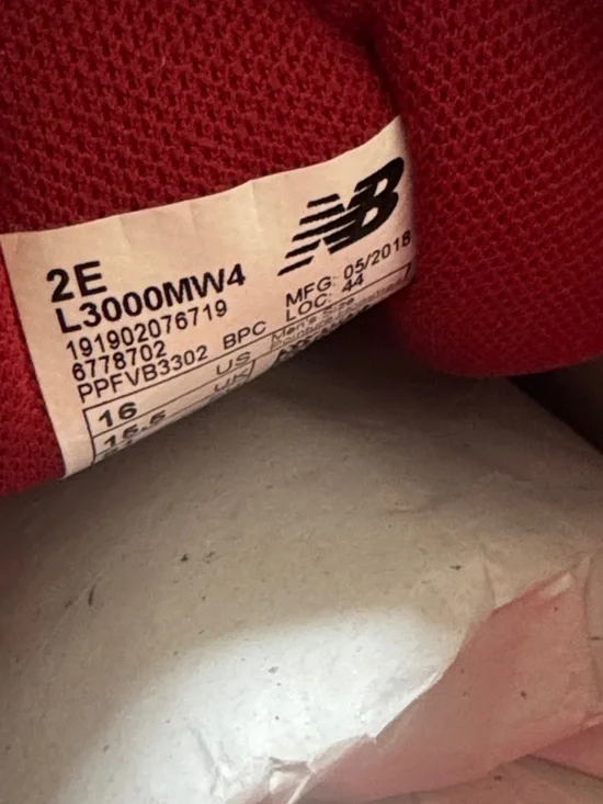 New Balance Red and White  Baseball ⚾️ Athletic Cleats Shoes - Picture 10 of 10